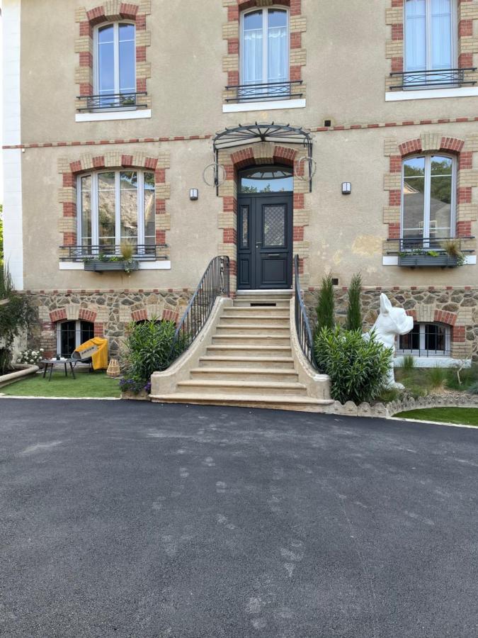 La Demeure Bed and Breakfast Sillé-le-Guillaume Buitenkant foto
