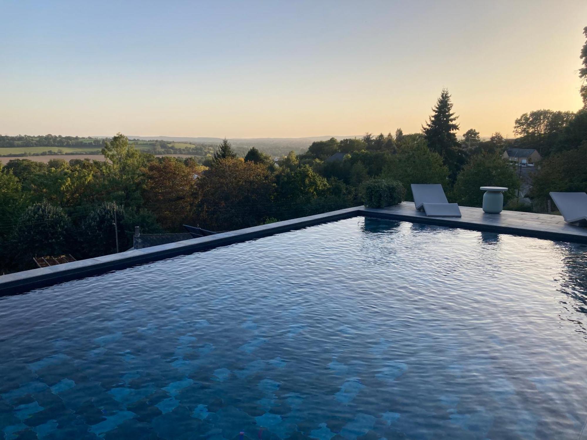 La Demeure Bed and Breakfast Sillé-le-Guillaume Buitenkant foto