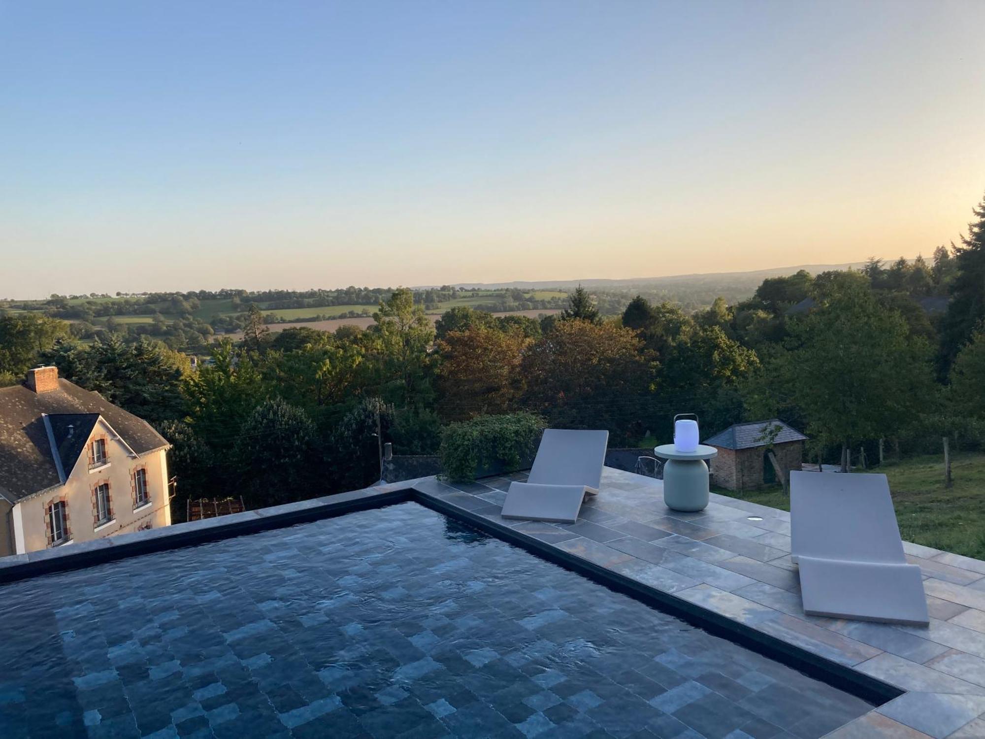 La Demeure Bed and Breakfast Sillé-le-Guillaume Buitenkant foto
